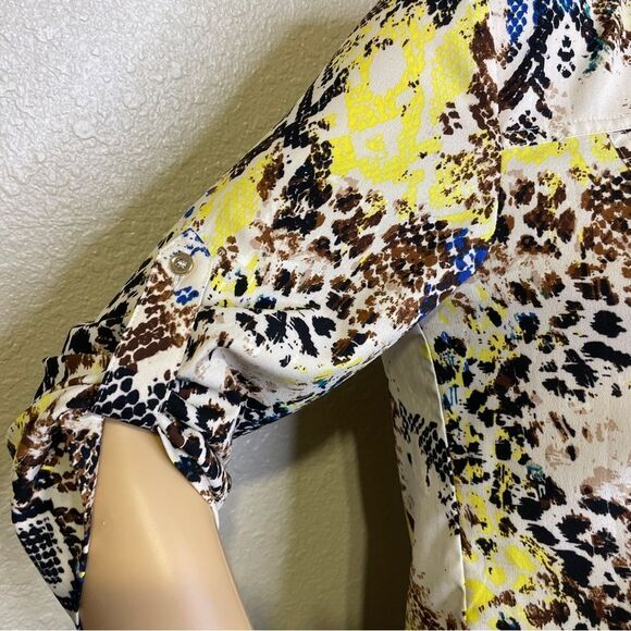 Bebe Serpentine Deep V Button Down Blouse Cream Yellow Blue Brown Size XS - Picture 5 of 16